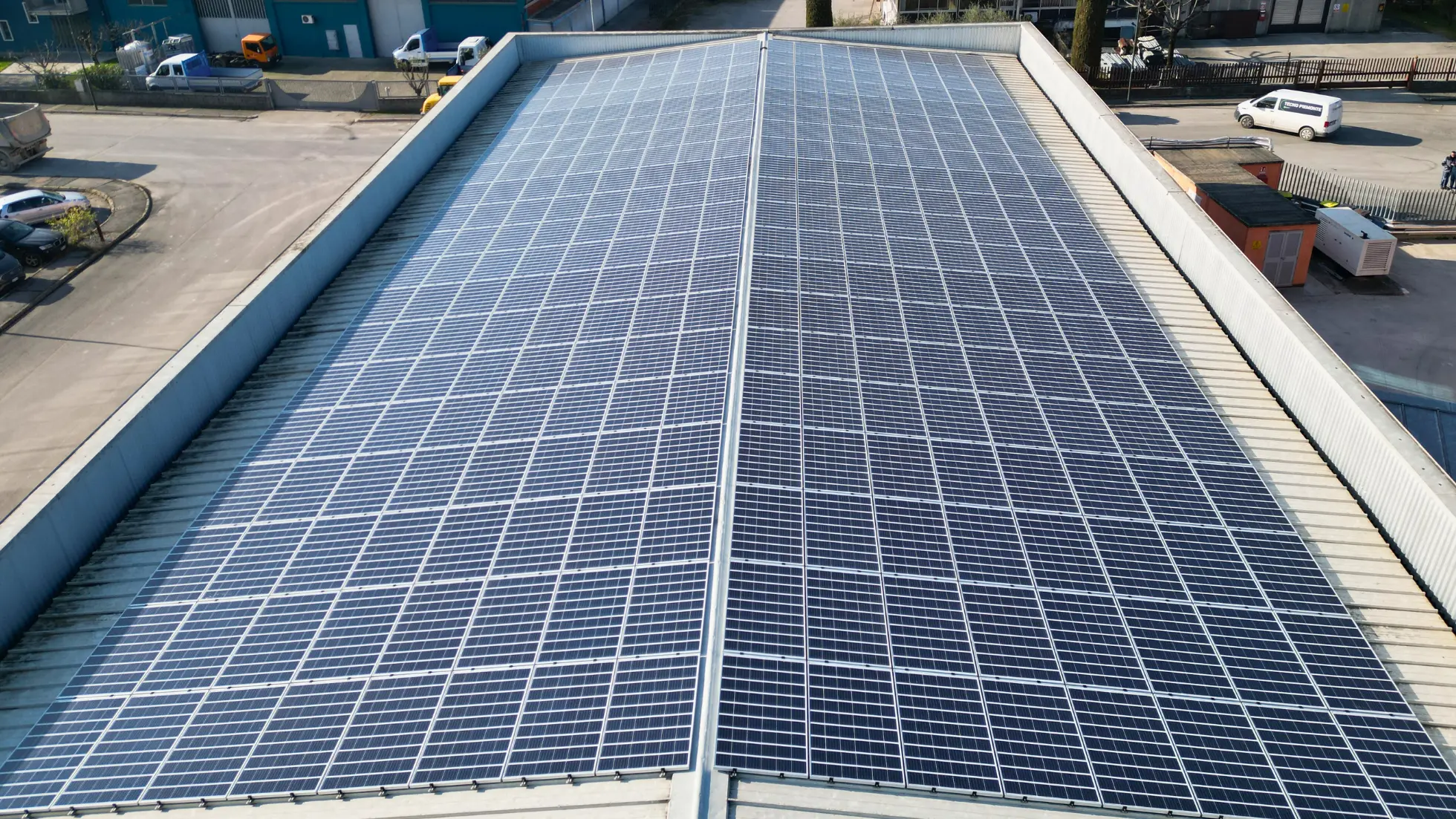 Revamping fotovoltaico su tetto industriale con nuovi moduli ad alta efficienza